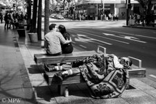 Queen Street lovers on a bench, Auckland city
